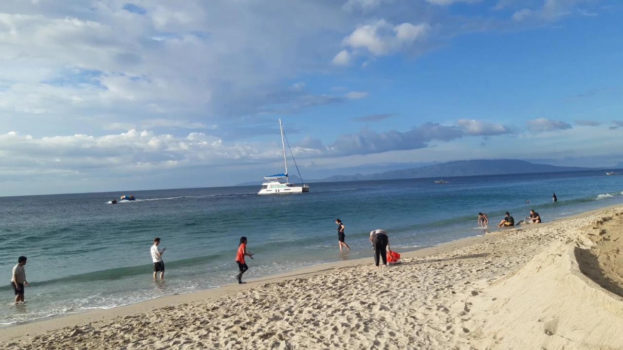 Sandstorm Lodge And Cafe Puerto Galera Buitenkant foto