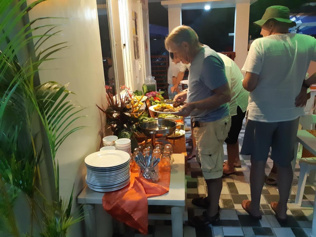 Sandstorm Lodge And Cafe Puerto Galera Buitenkant foto