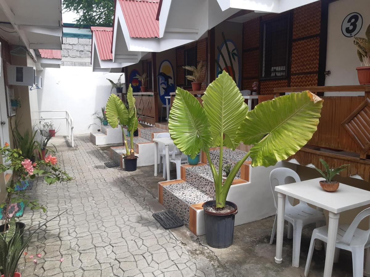 Sandstorm Lodge And Cafe Puerto Galera Buitenkant foto