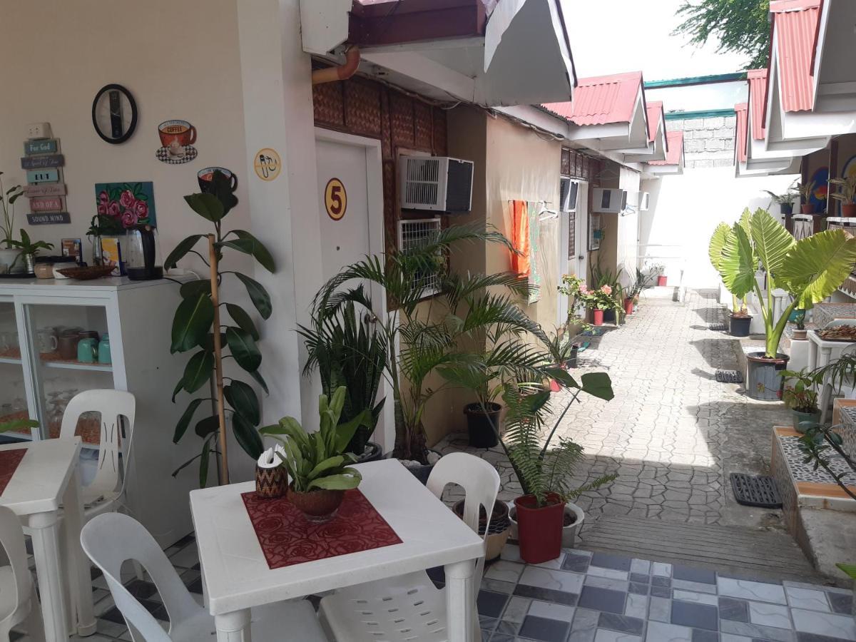 Sandstorm Lodge And Cafe Puerto Galera Buitenkant foto