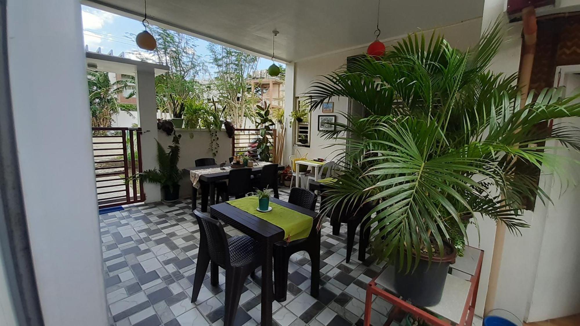 Sandstorm Lodge And Cafe Puerto Galera Buitenkant foto